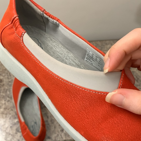 Orange Clarks Cloud Steppers Slippers - Picture 9 of 17